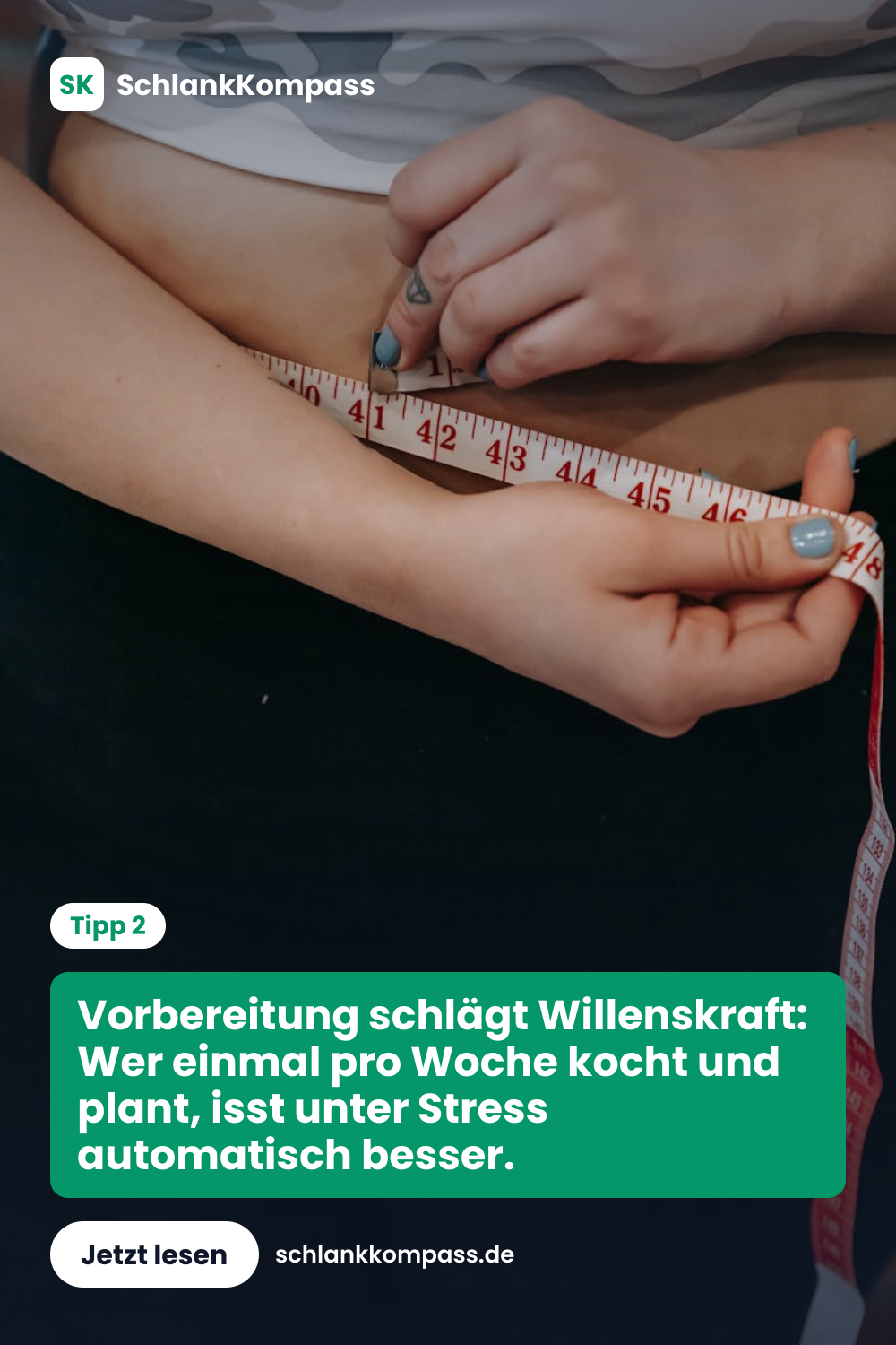 Vorbereitung schlägt Willenskraft: Wer einmal pro Woche kocht und plant, isst unter Stress automatisch besser.